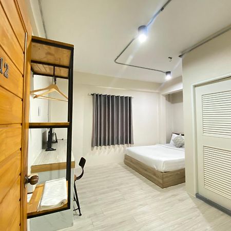 ซับรูมโฮเทล Subroom Hotel Σούρατ Τανί Εξωτερικό φωτογραφία