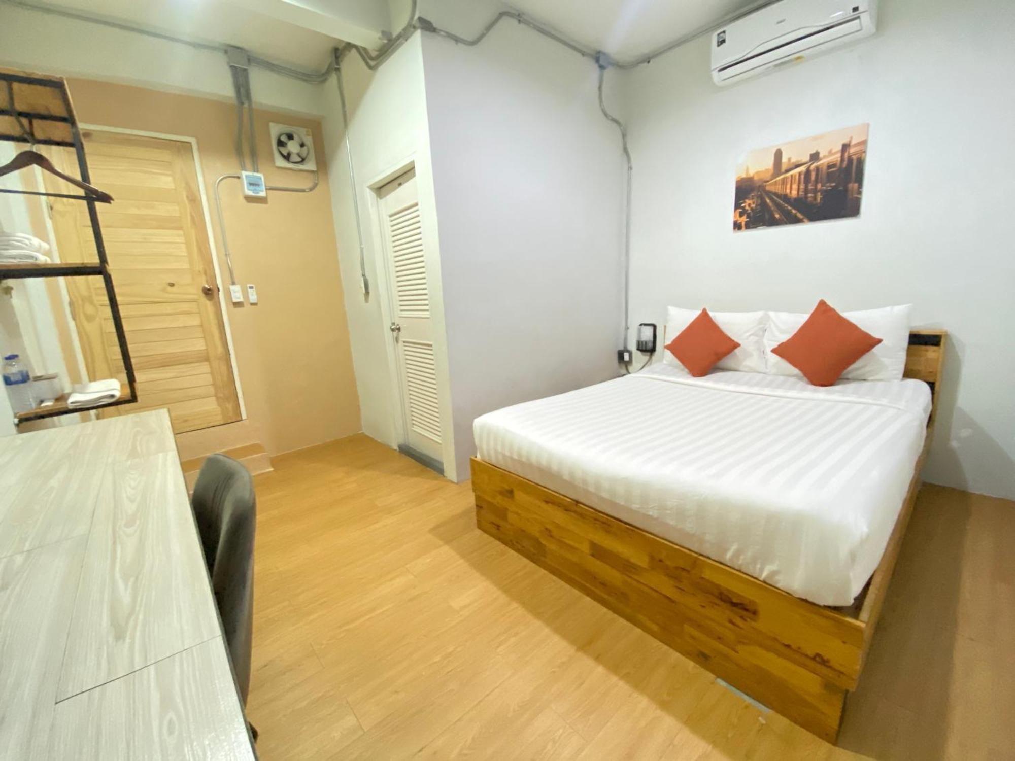 ซับรูมโฮเทล Subroom Hotel Σούρατ Τανί Εξωτερικό φωτογραφία