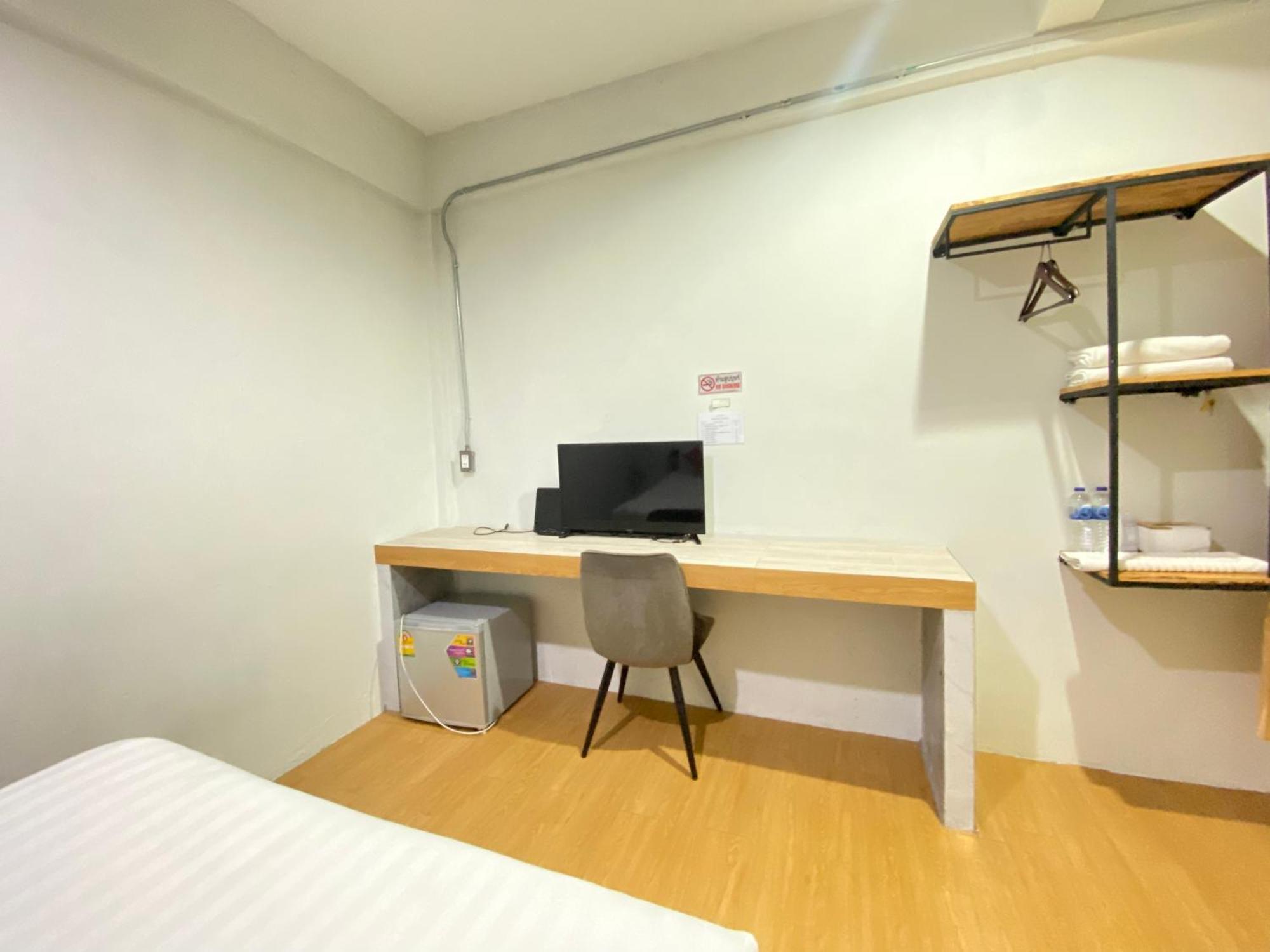 ซับรูมโฮเทล Subroom Hotel Σούρατ Τανί Εξωτερικό φωτογραφία