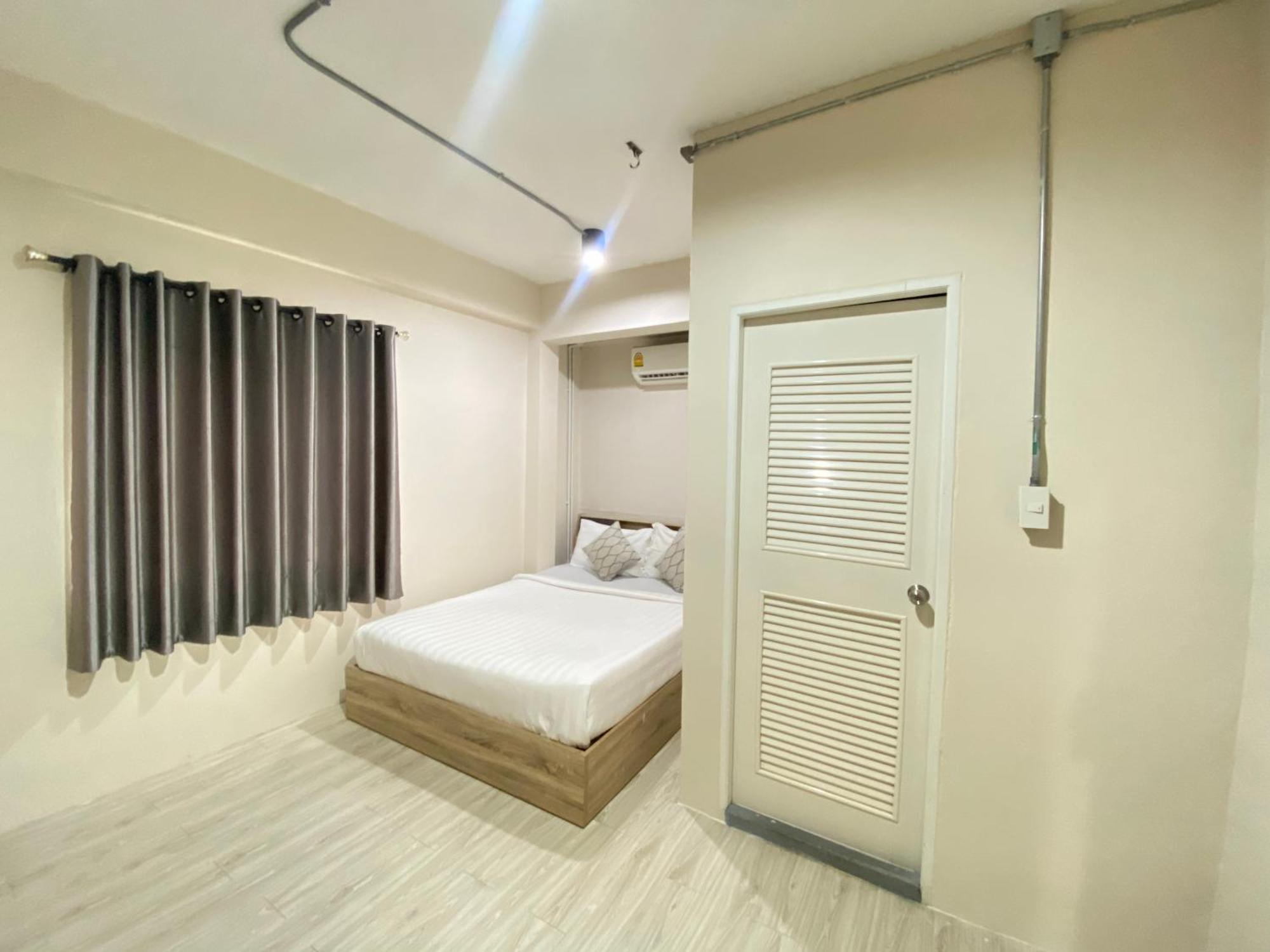 ซับรูมโฮเทล Subroom Hotel Σούρατ Τανί Εξωτερικό φωτογραφία